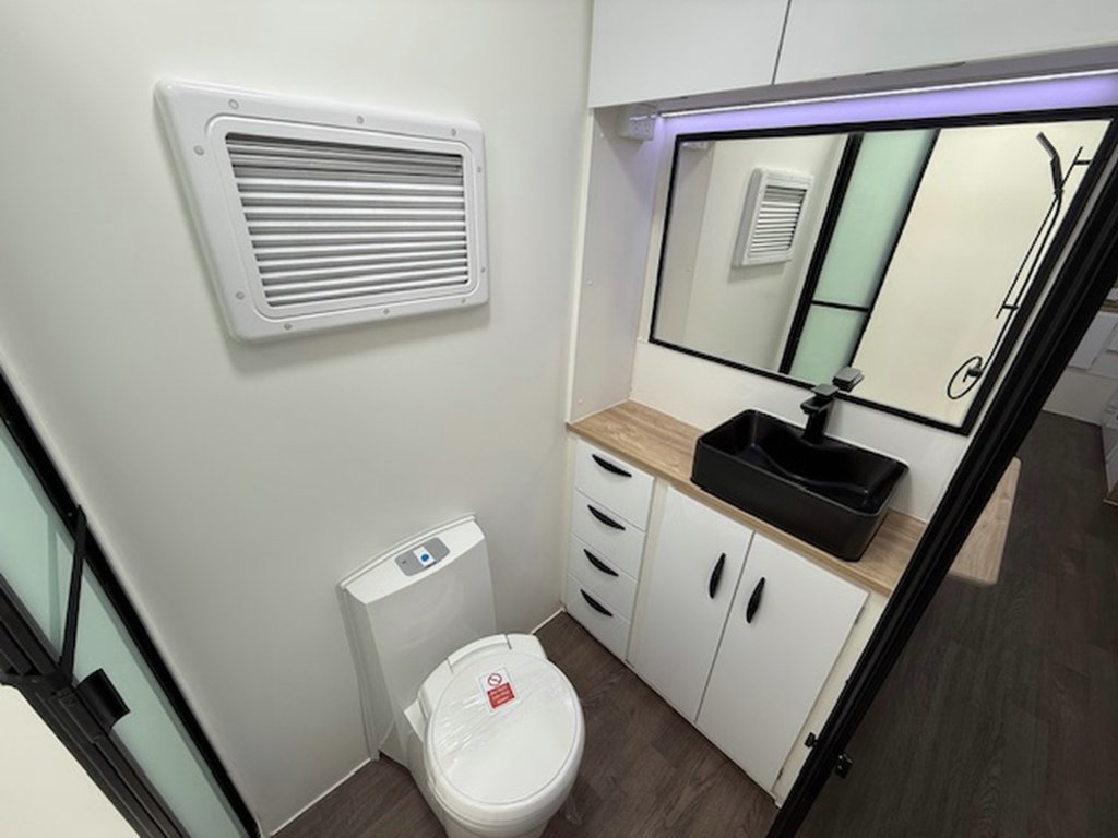 NEW 2025 SUPREME SPIRIT TINY HOME CARAVAN 3 AXLE