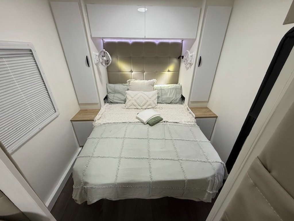 NEW 2025 SUPREME SPIRIT TINY HOME CARAVAN 3 AXLE