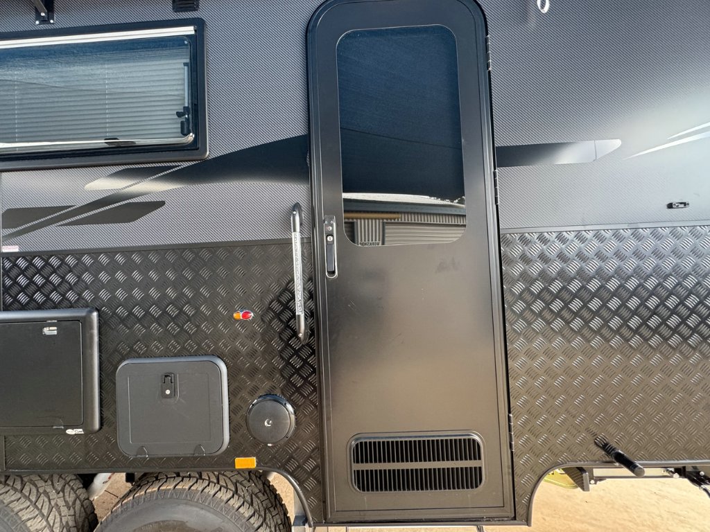 NEW 2025 SUPREME TERRITORY CARAVAN 2 AXLE