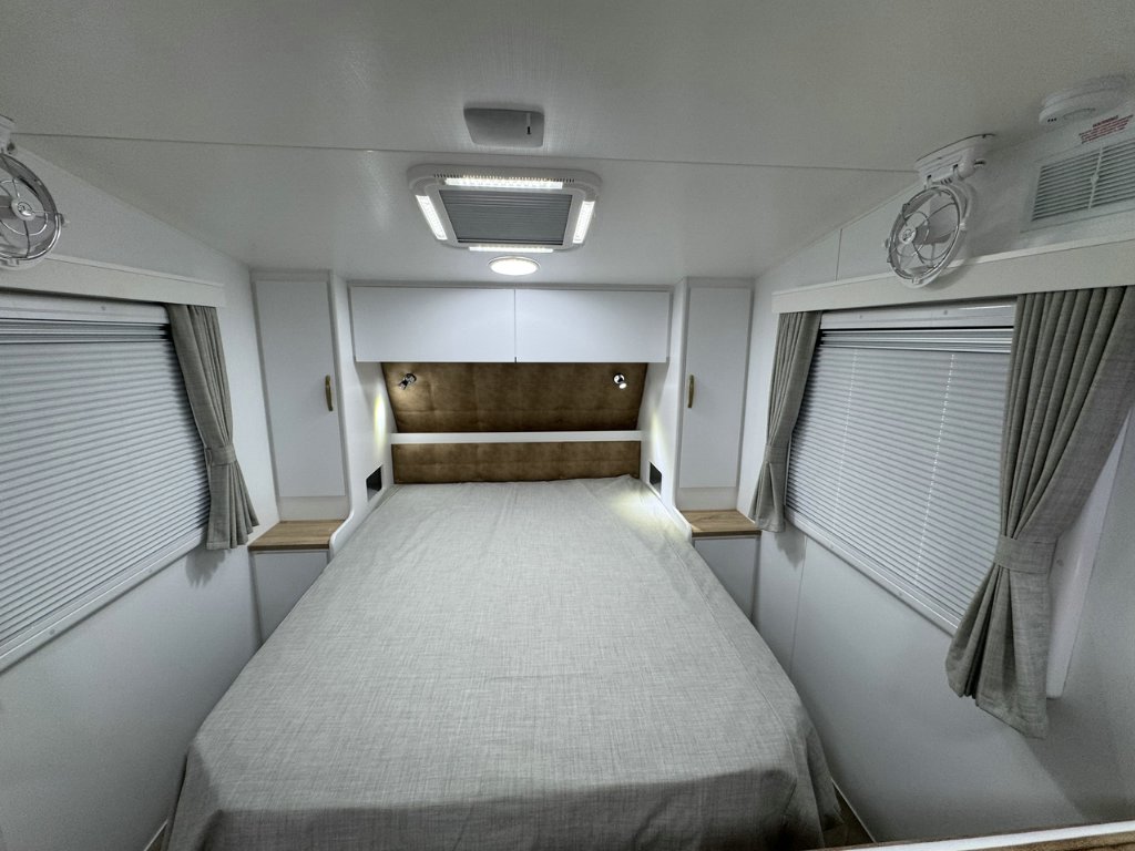 NEW 2025 SUPREME TERRITORY CARAVAN 2 AXLE