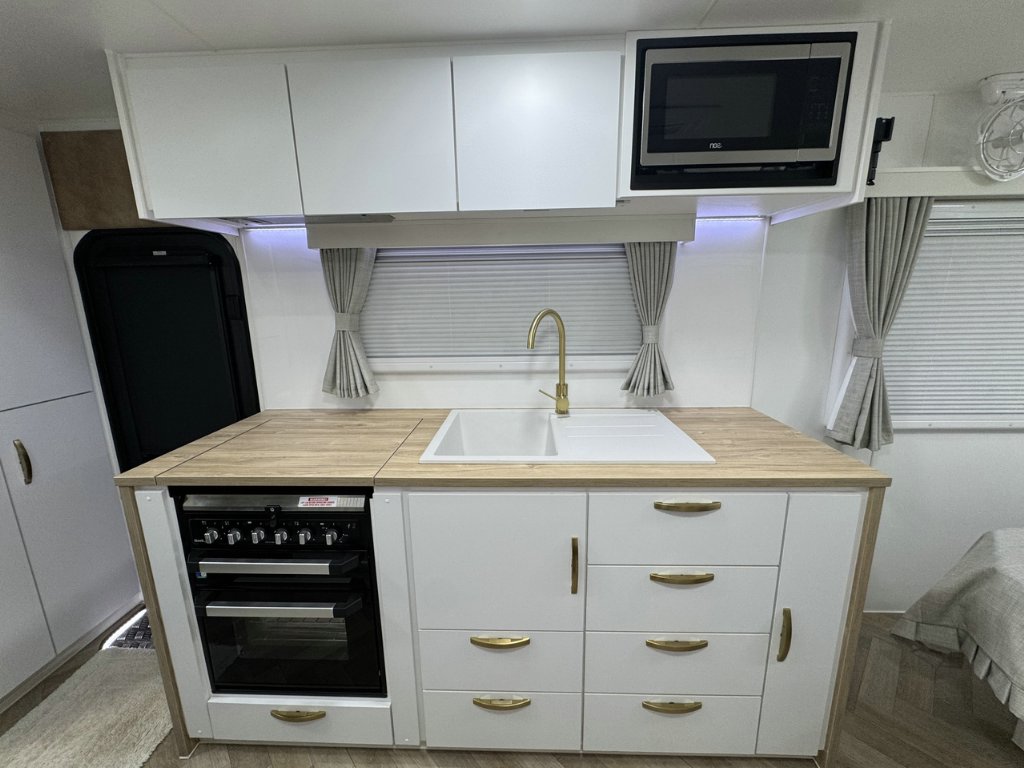 NEW 2025 SUPREME TERRITORY CARAVAN 2 AXLE