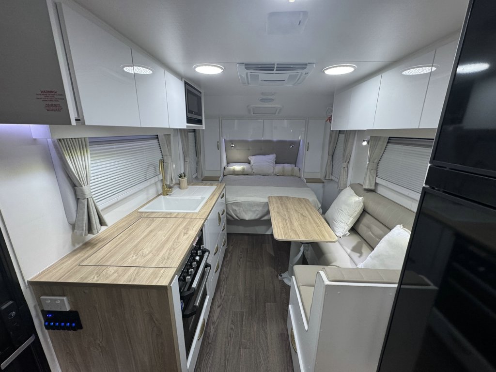 NEW 2025 SUPREME TERRITORY CARAVAN 1 AXLE