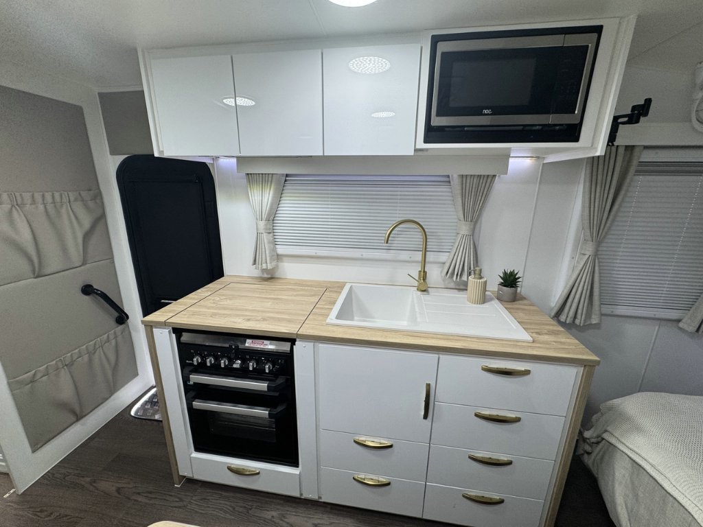 NEW 2025 SUPREME TERRITORY CARAVAN 1 AXLE