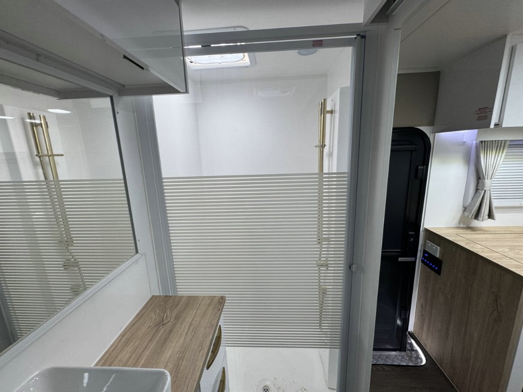 NEW 2025 SUPREME TERRITORY CARAVAN 1 AXLE