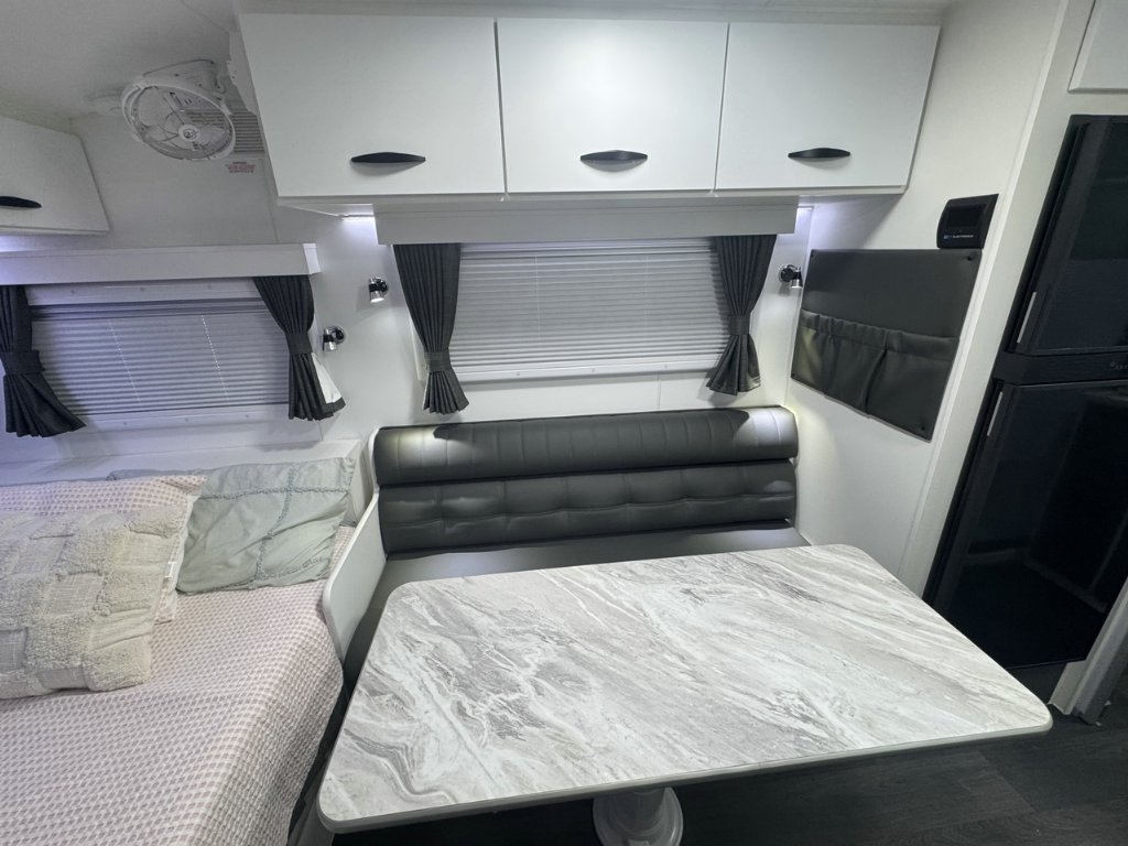 NEW 2025 SUPREME TERRITORY HYBRID CARAVAN 1 AXLE