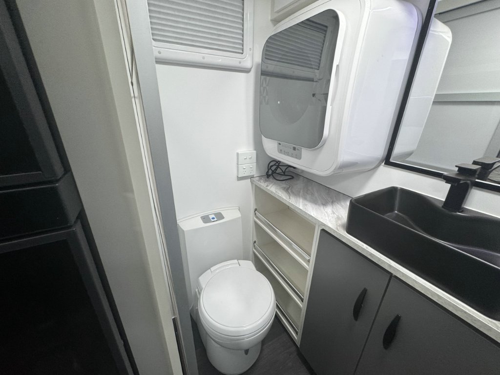 NEW 2025 SUPREME TERRITORY HYBRID CARAVAN 1 AXLE