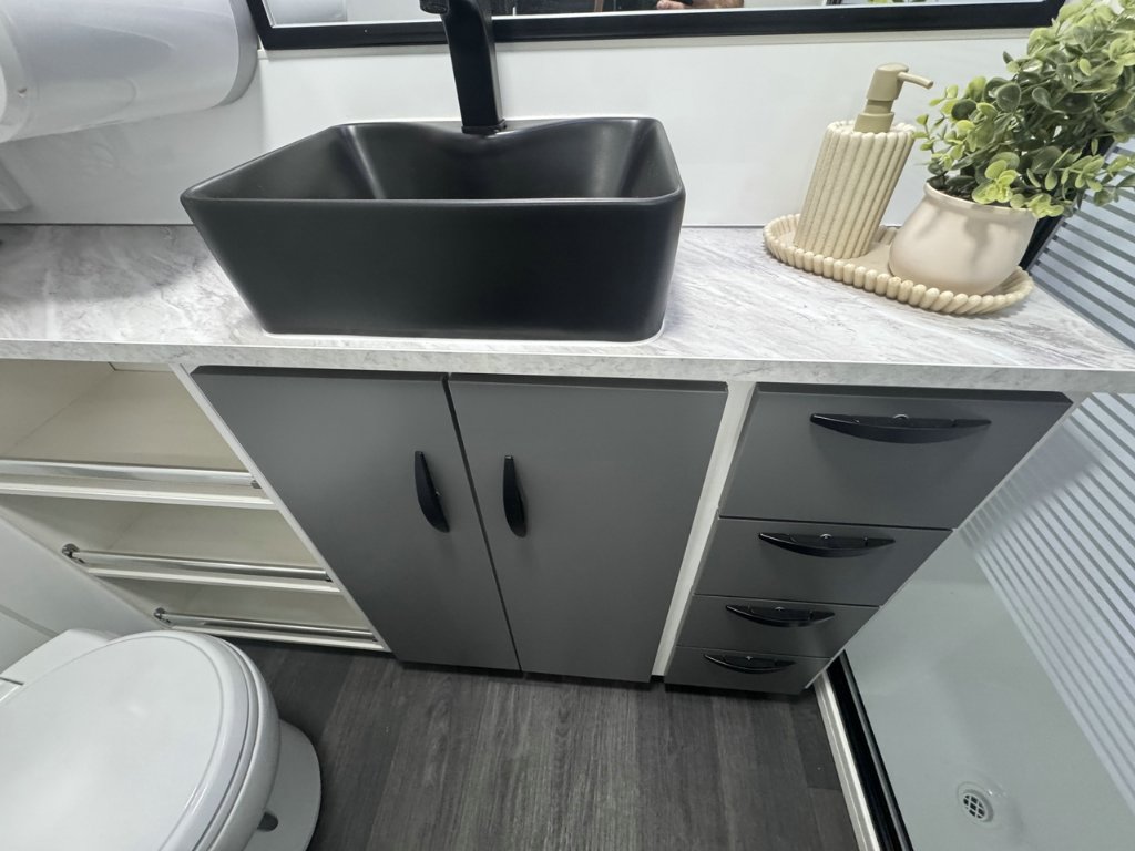 NEW 2025 SUPREME TERRITORY HYBRID CARAVAN 1 AXLE