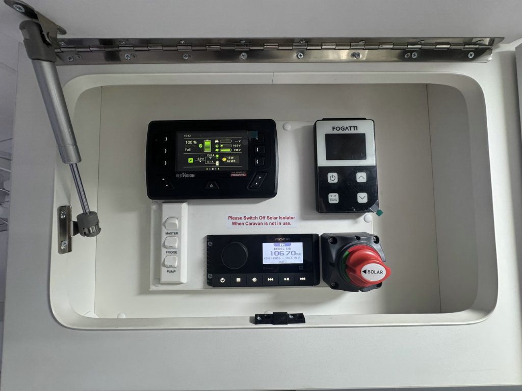 NEW 2025 SUPREME TERRITORY HYBRID CARAVAN 1 AXLE