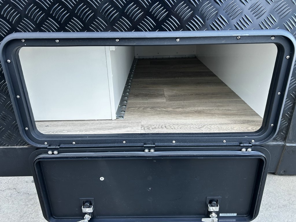 USED 2025 SUPREME SPIRIT OFFICE CARAVAN 2 AXLE