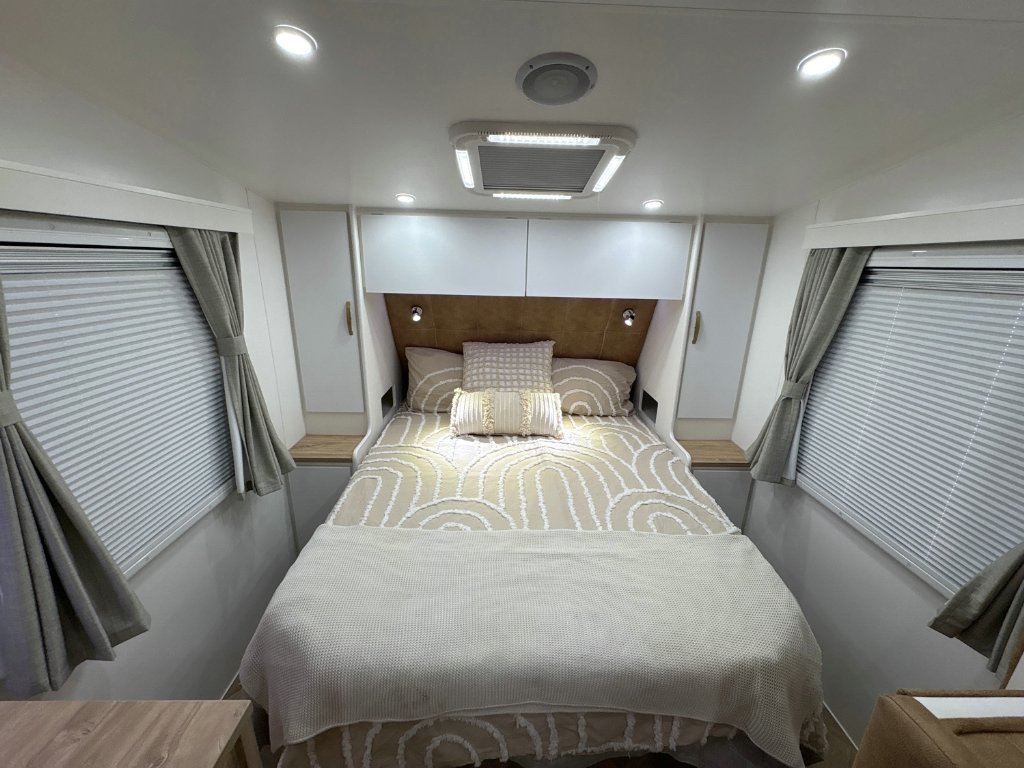 NEW 2025 SUPREME SPIRIT CARAVAN 2 AXLE
