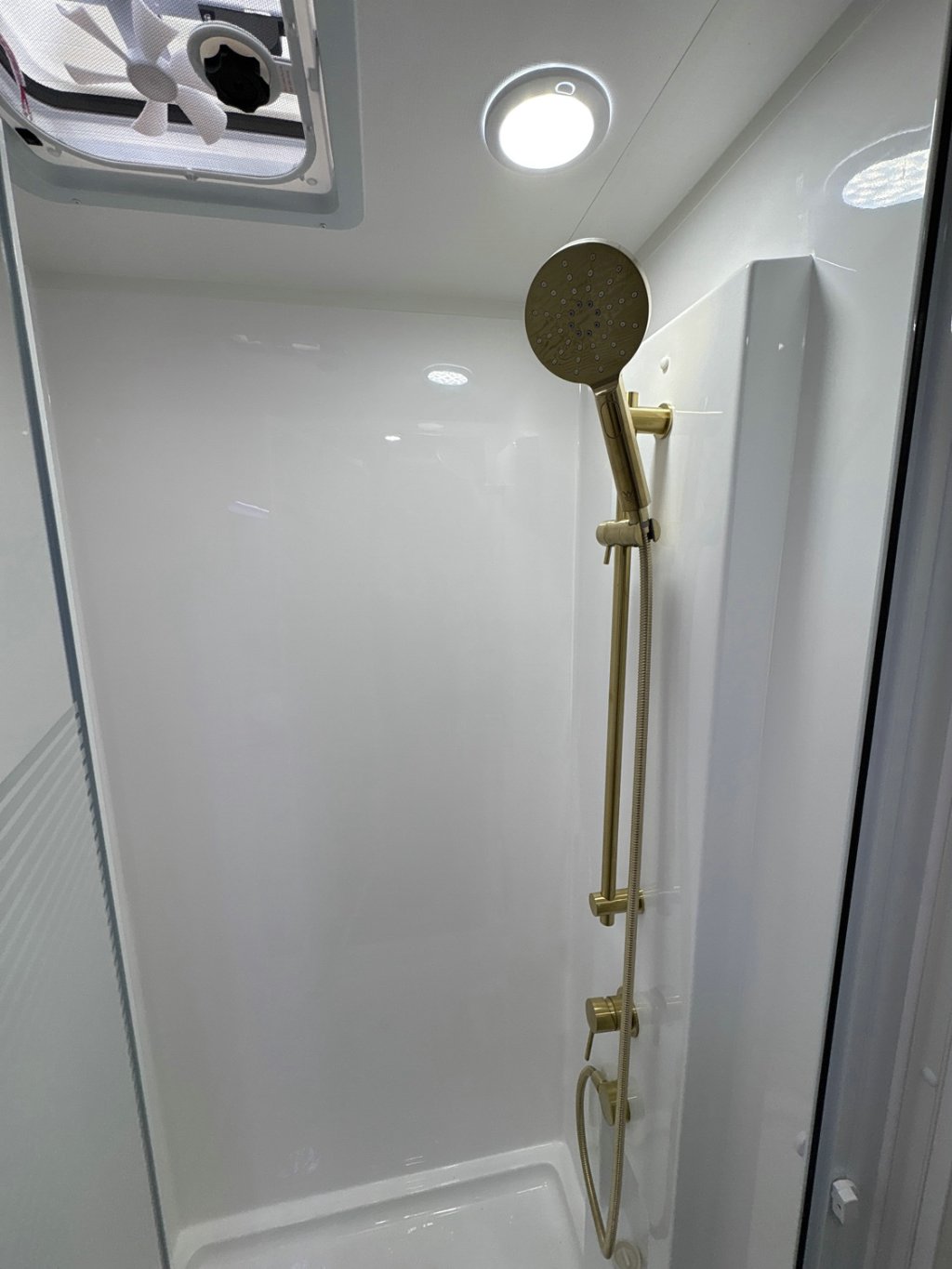 NEW 2025 SUPREME SPIRIT CARAVAN 2 AXLE