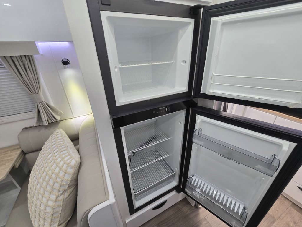 NEW 2025 SUPREME EXECUTIVE CARAVAN 2 AXLE