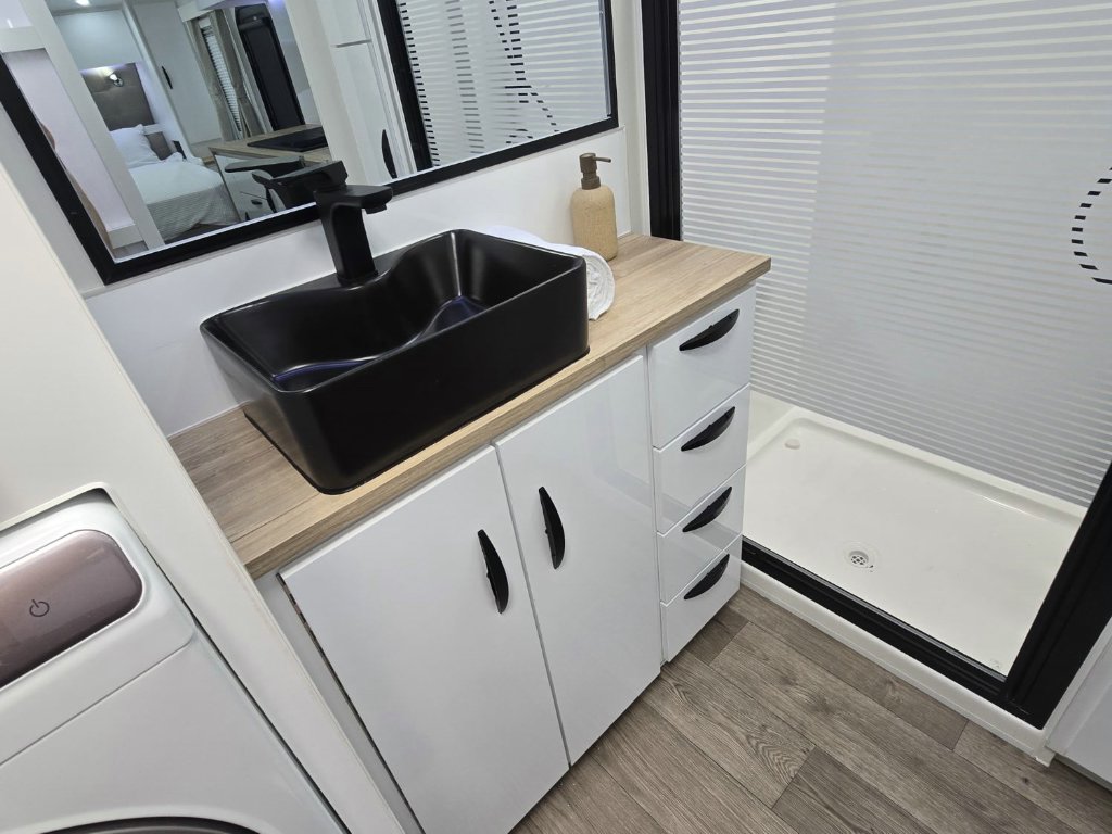 NEW 2025 SUPREME EXECUTIVE CARAVAN 2 AXLE