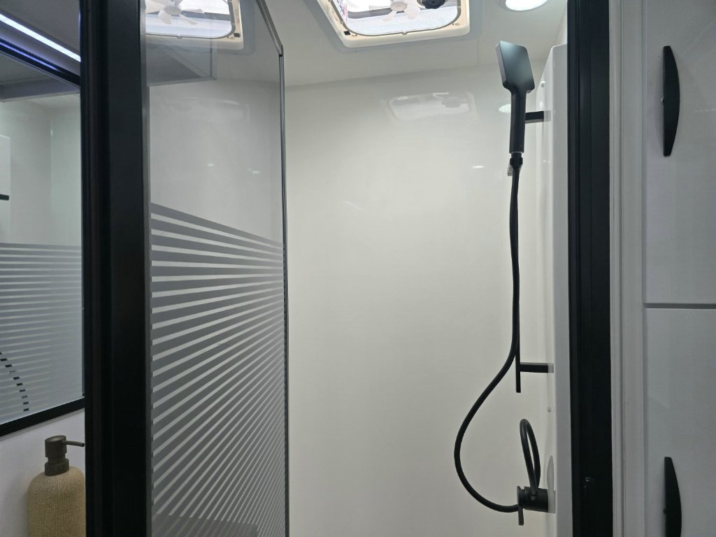 NEW 2025 SUPREME EXECUTIVE CARAVAN 2 AXLE