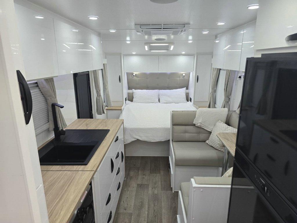 NEW 2025 SUPREME EXECUTIVE CARAVAN 2 AXLE