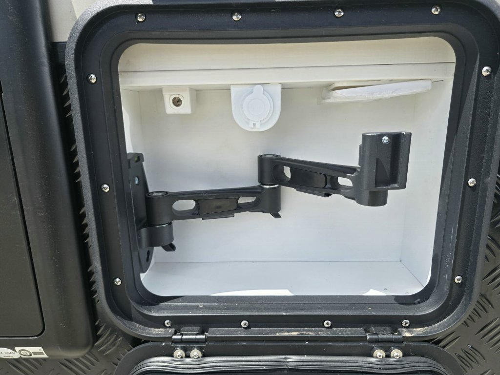 NEW 2025 SUPREME EXECUTIVE CARAVAN 2 AXLE