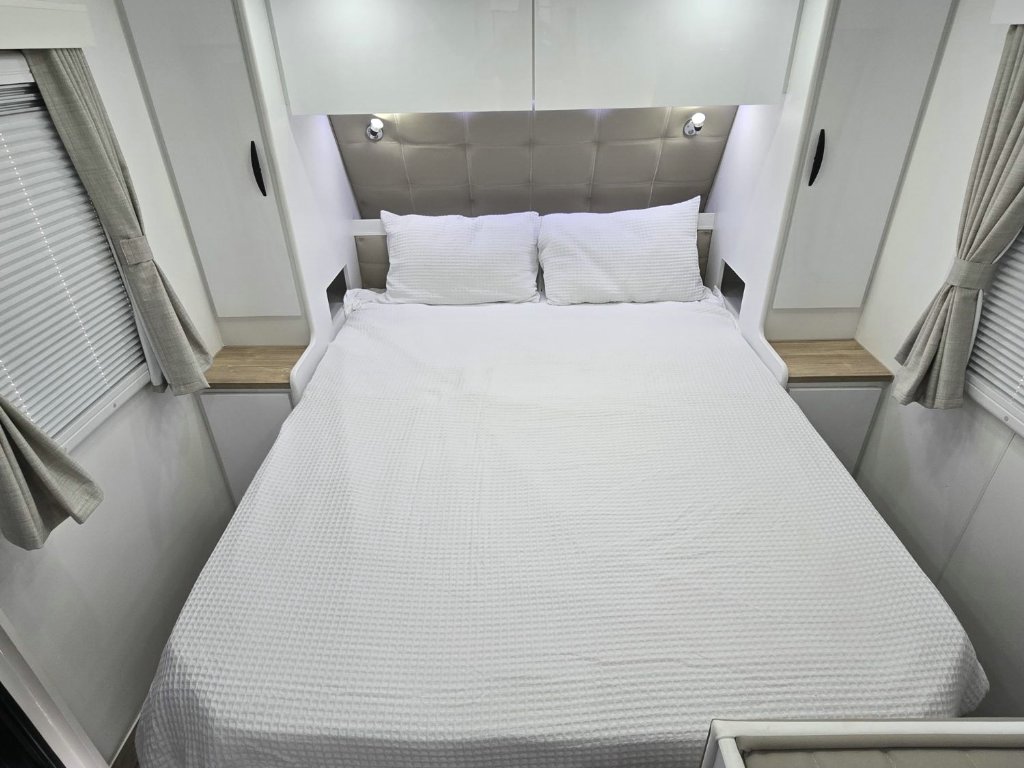 NEW 2025 SUPREME EXECUTIVE CARAVAN 2 AXLE