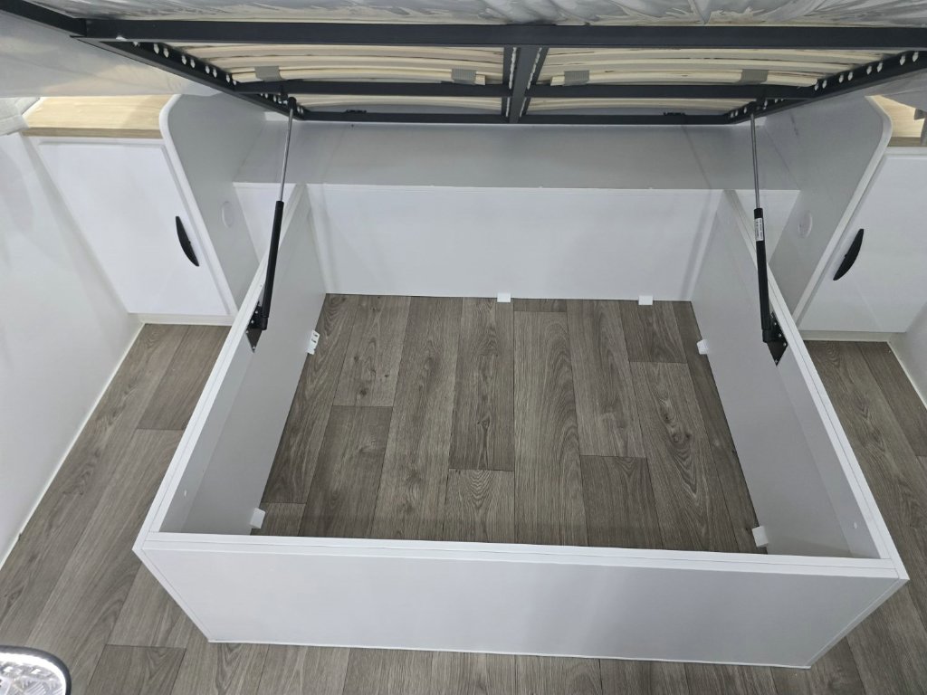 NEW 2025 SUPREME EXECUTIVE CARAVAN 2 AXLE