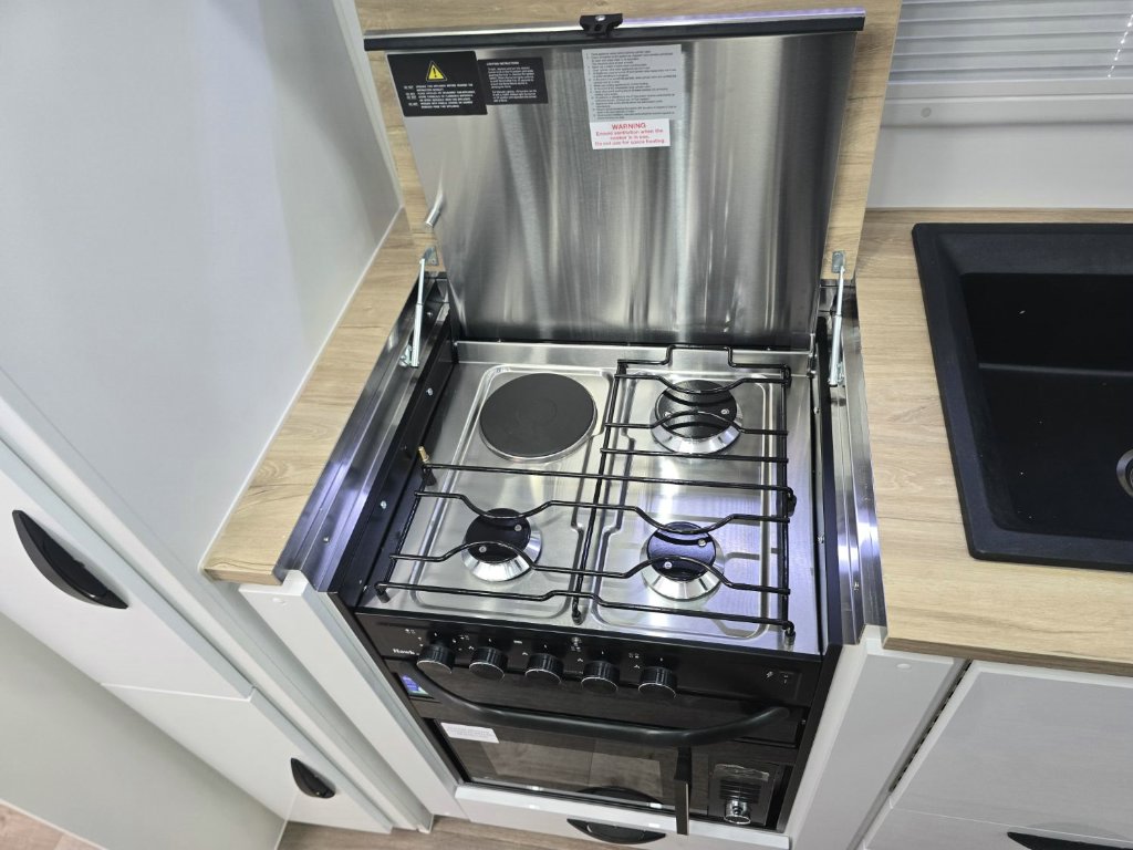 NEW 2025 SUPREME EXECUTIVE CARAVAN 2 AXLE