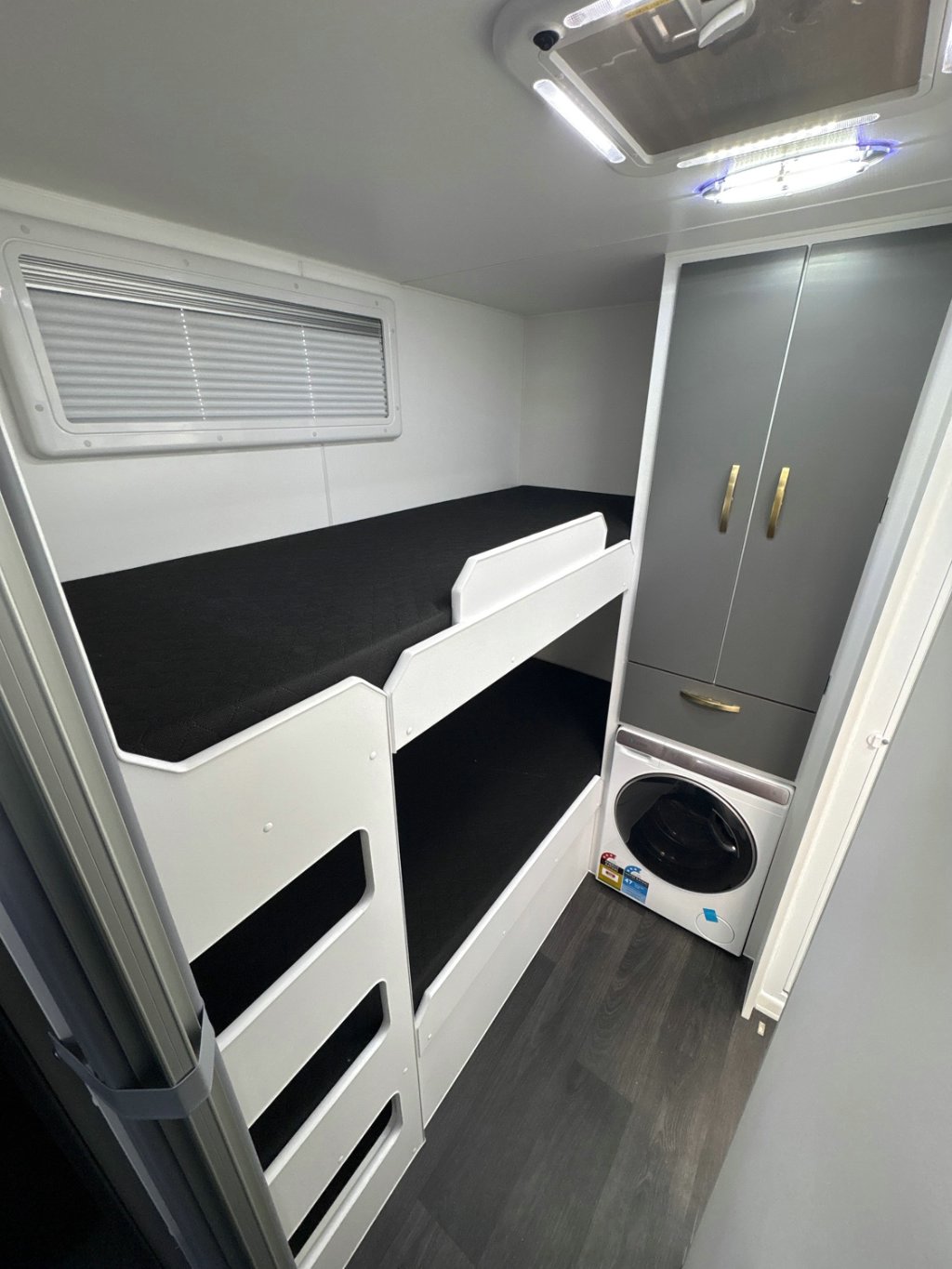 NEW 2025 LEADER CARAVANS GOLD LE CARAVAN 2 AXLE