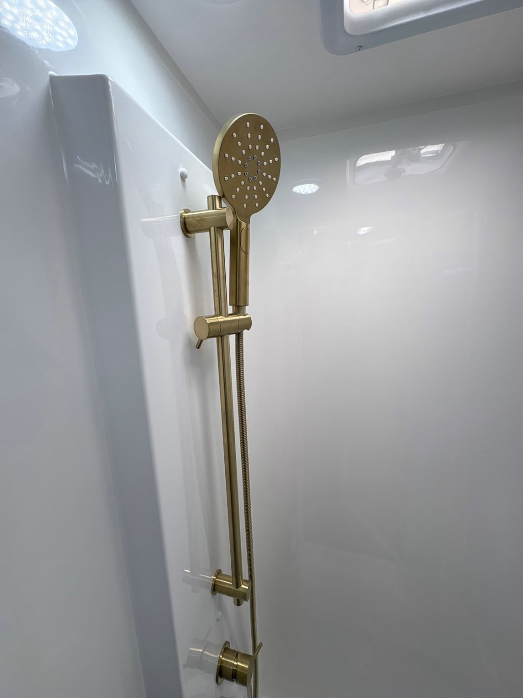 NEW 2025 LEADER CARAVANS GOLD LE CARAVAN 2 AXLE