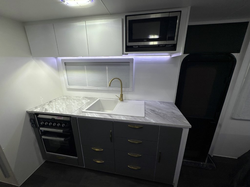 NEW 2025 LEADER CARAVANS GOLD LE CARAVAN 2 AXLE