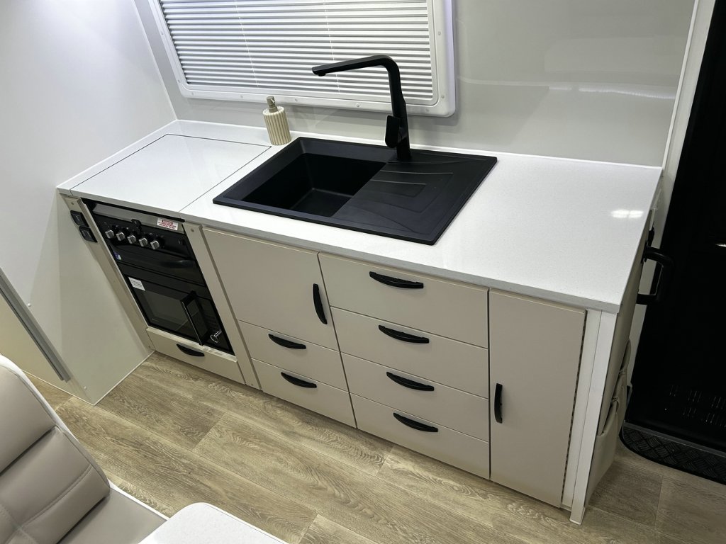 NEW 2025 LEADER CARAVANS GOLD LE CARAVAN 2 AXLE