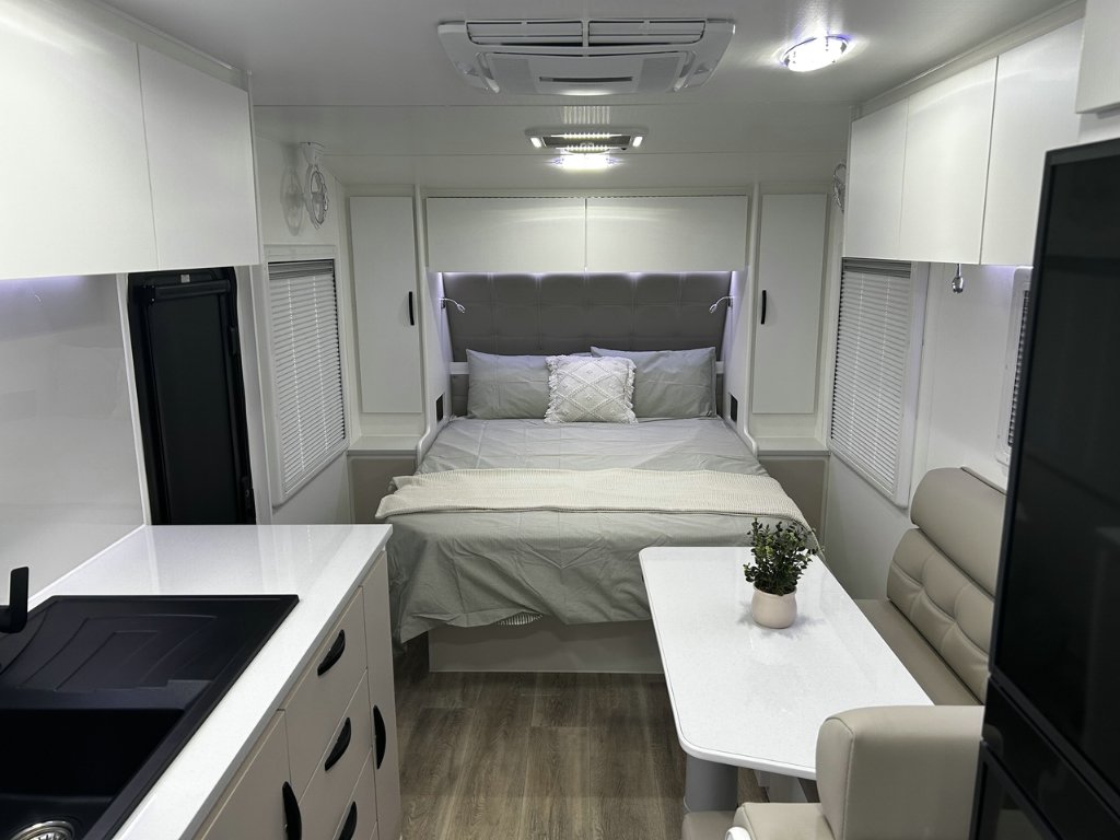 NEW 2025 LEADER CARAVANS GOLD LE CARAVAN 2 AXLE