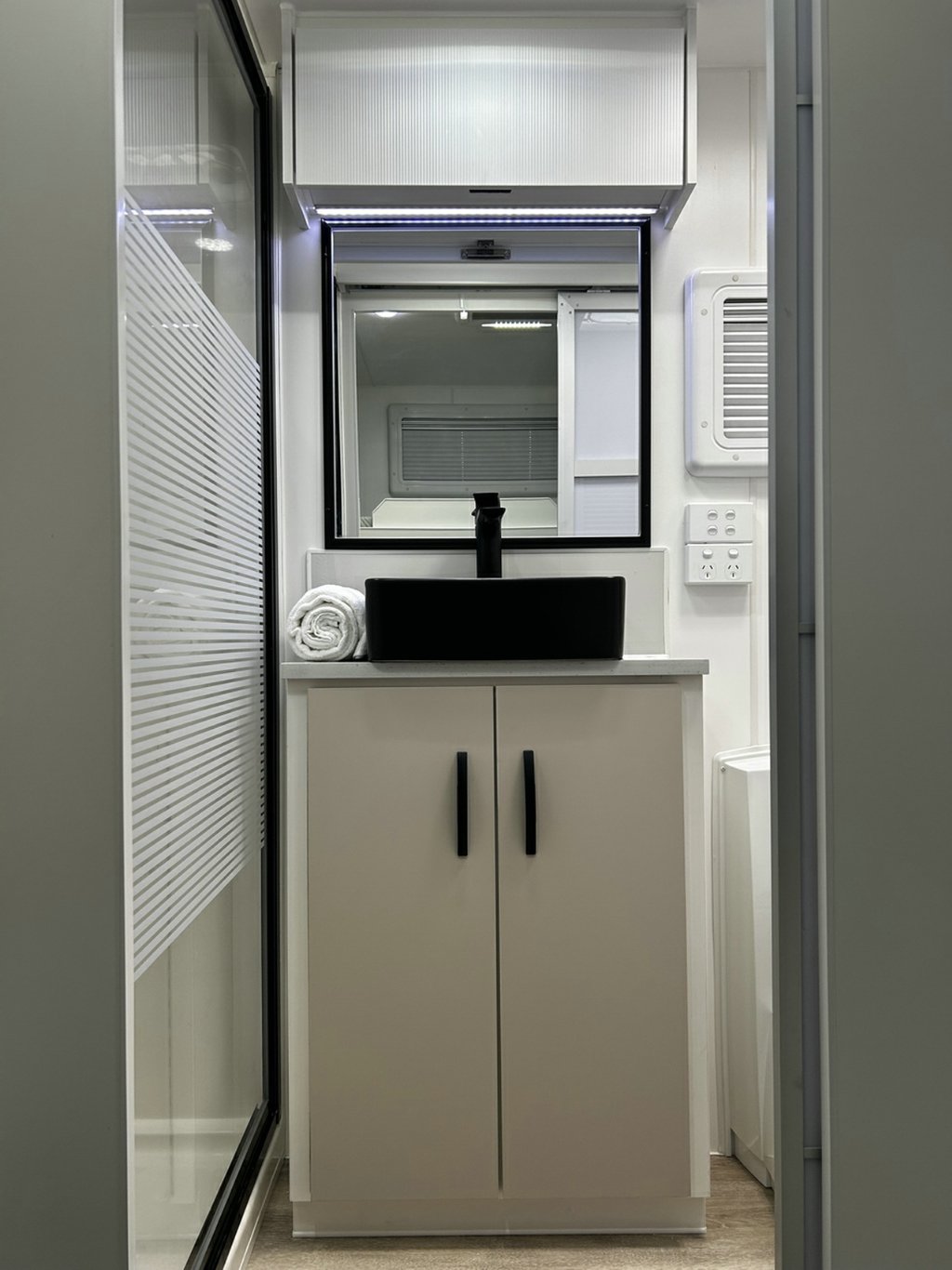 NEW 2025 LEADER CARAVANS GOLD LE CARAVAN 2 AXLE