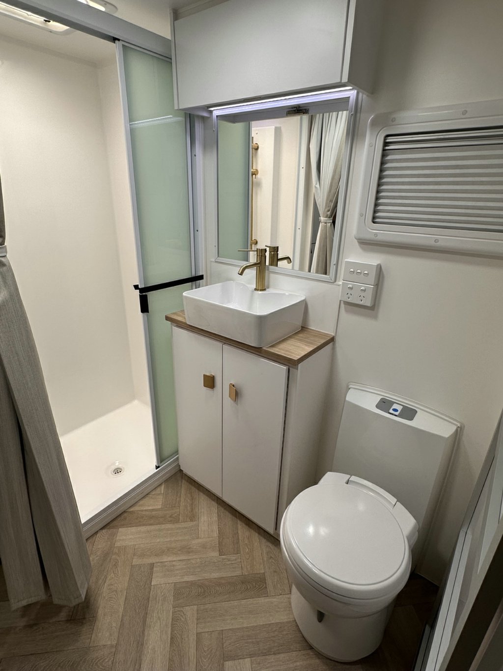 USED 2024 SUPREME TERRITORY X CARAVAN 2 AXLE