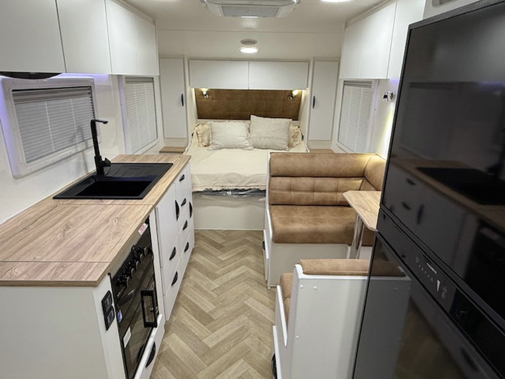 NEW 2025 SUPREME CLASSIC TOURER CARAVAN 2 AXLE
