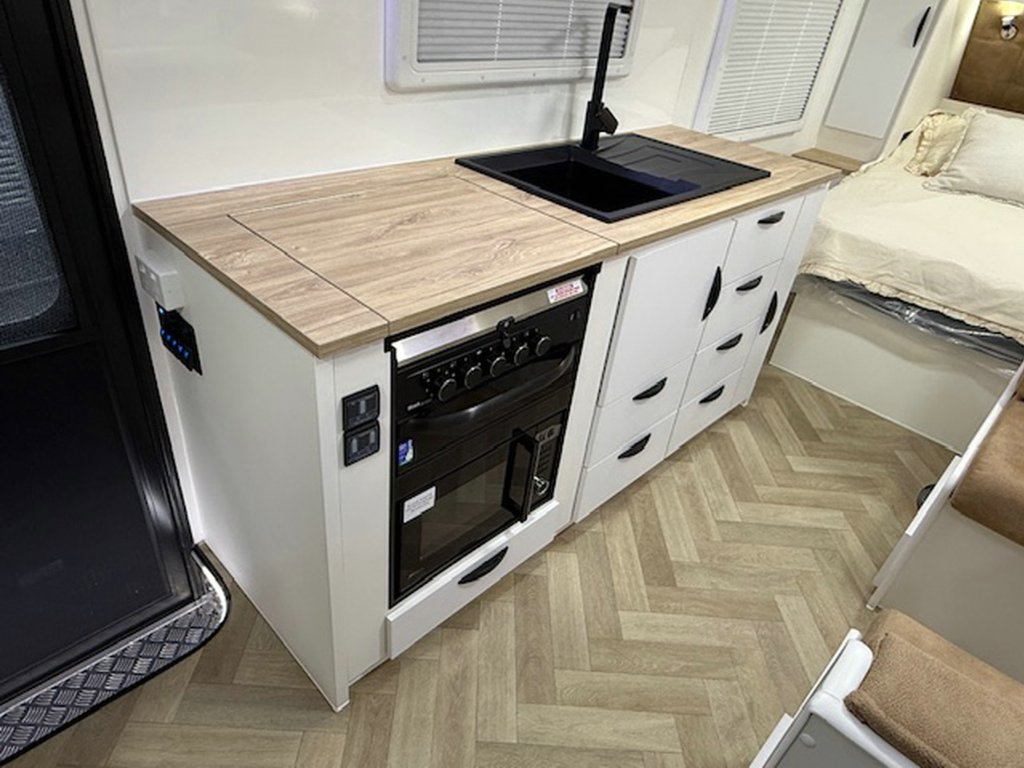 NEW 2025 SUPREME CLASSIC TOURER CARAVAN 2 AXLE