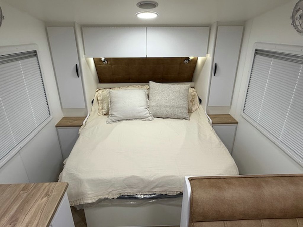 NEW 2025 SUPREME CLASSIC TOURER CARAVAN 2 AXLE