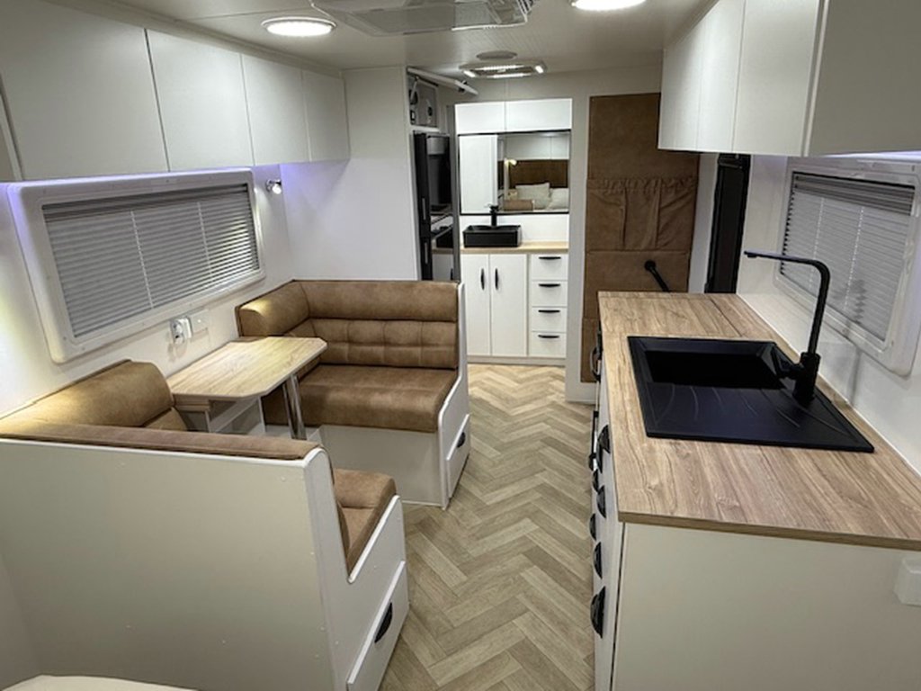 NEW 2025 SUPREME CLASSIC TOURER CARAVAN 2 AXLE