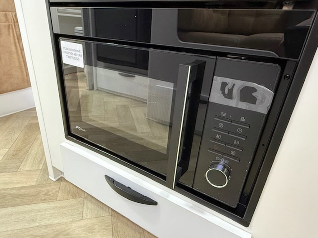 NEW 2025 SUPREME CLASSIC TOURER CARAVAN 2 AXLE