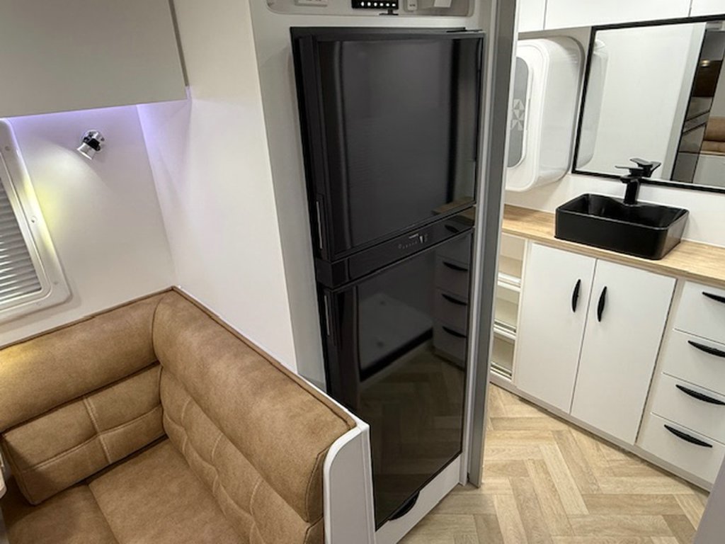 NEW 2025 SUPREME CLASSIC TOURER CARAVAN 2 AXLE