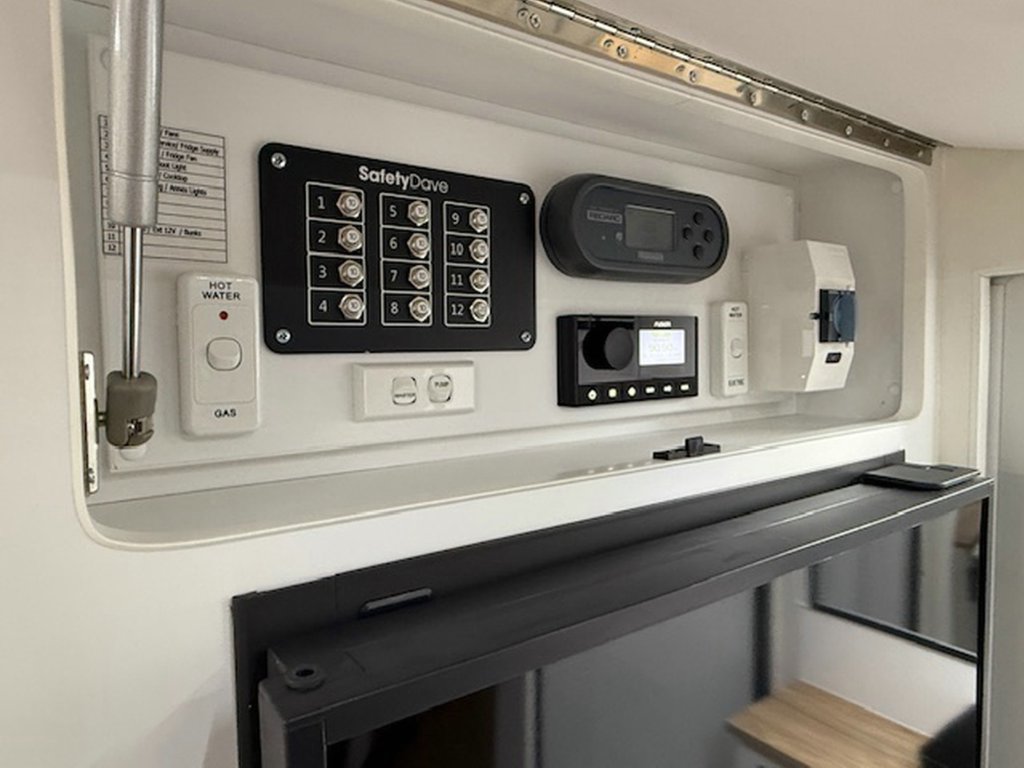 NEW 2025 SUPREME CLASSIC TOURER CARAVAN 2 AXLE