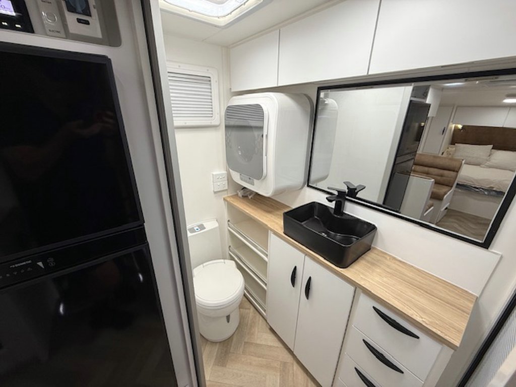 NEW 2025 SUPREME CLASSIC TOURER CARAVAN 2 AXLE