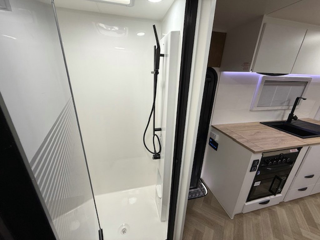 NEW 2025 SUPREME CLASSIC TOURER CARAVAN 2 AXLE