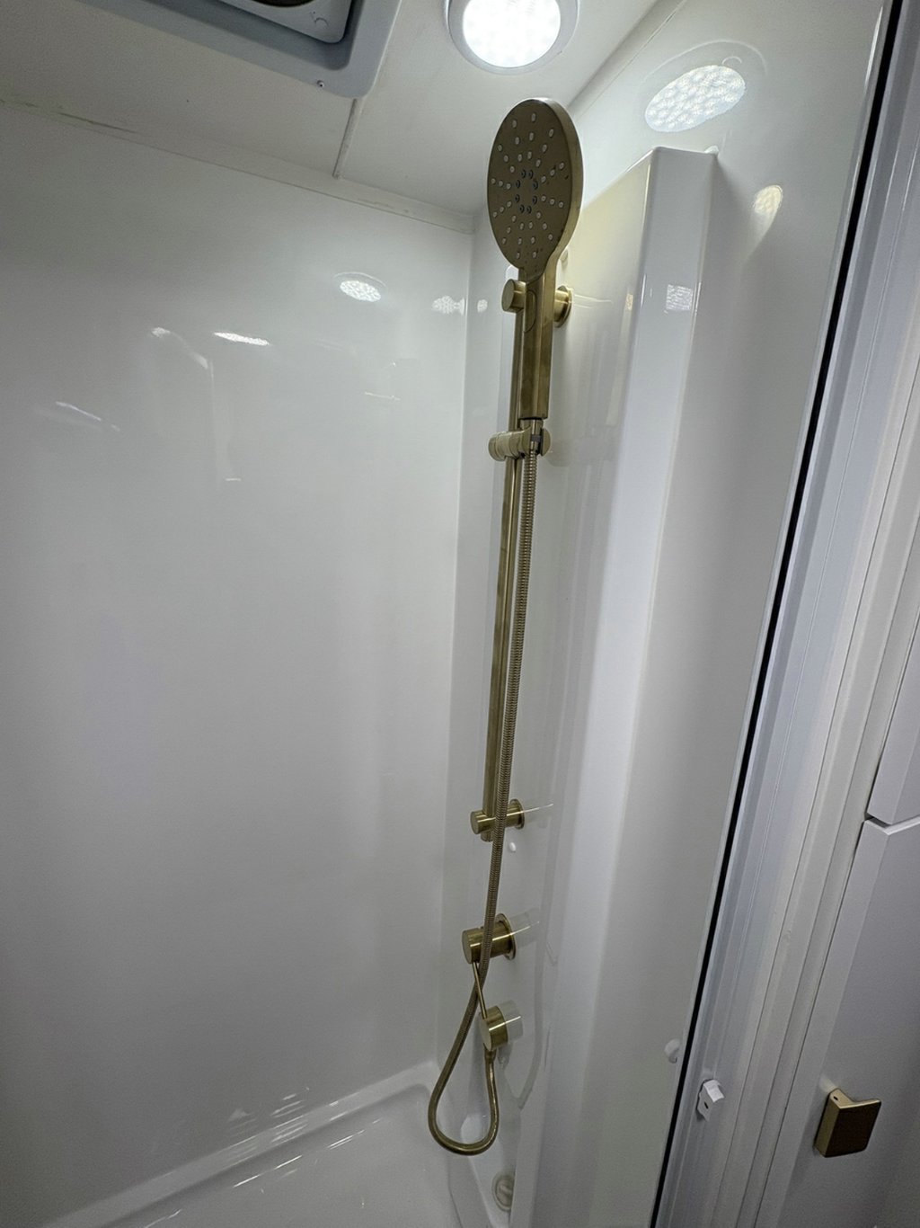 NEW 2025 SUPREME TERRITORY X CARAVAN 2 AXLE