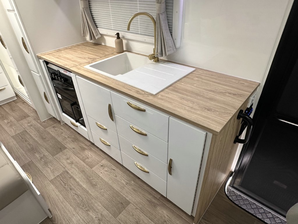 NEW 2026 SUPREME EXECUTIVE CARAVAN 2 AXLE