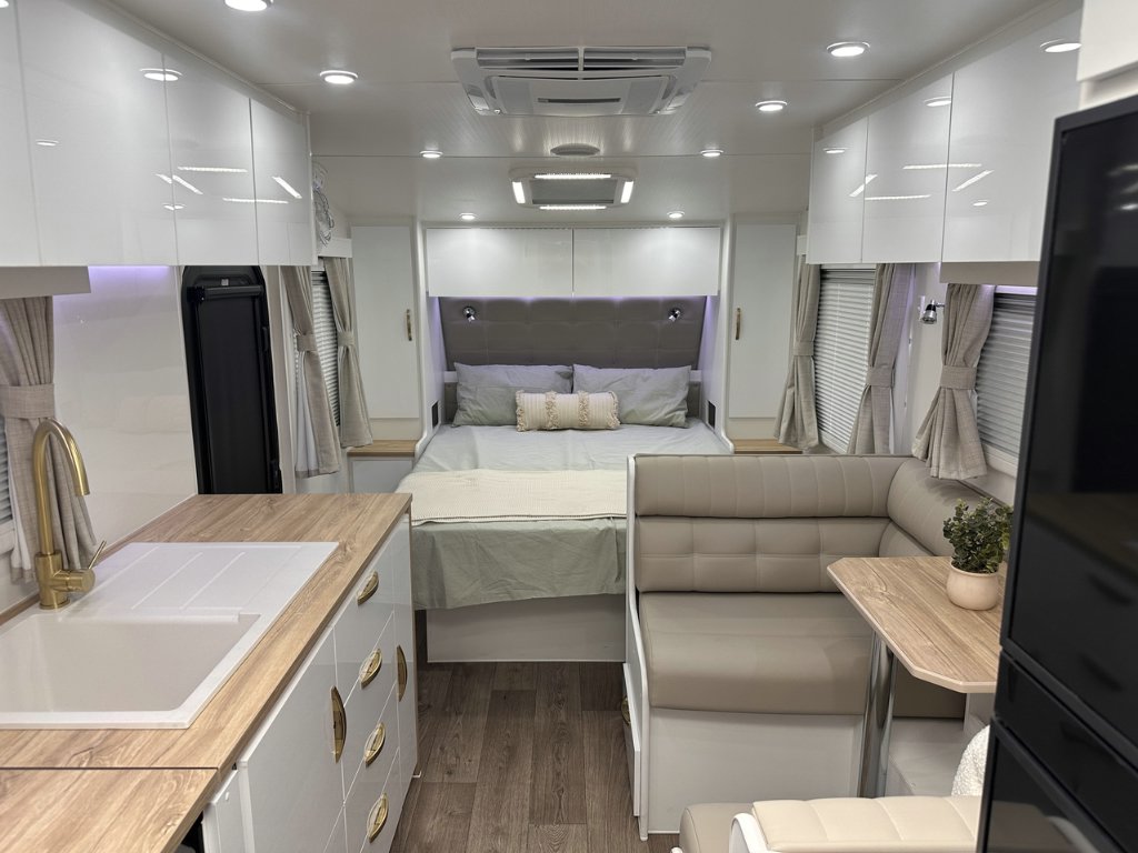 NEW 2026 SUPREME EXECUTIVE CARAVAN 2 AXLE