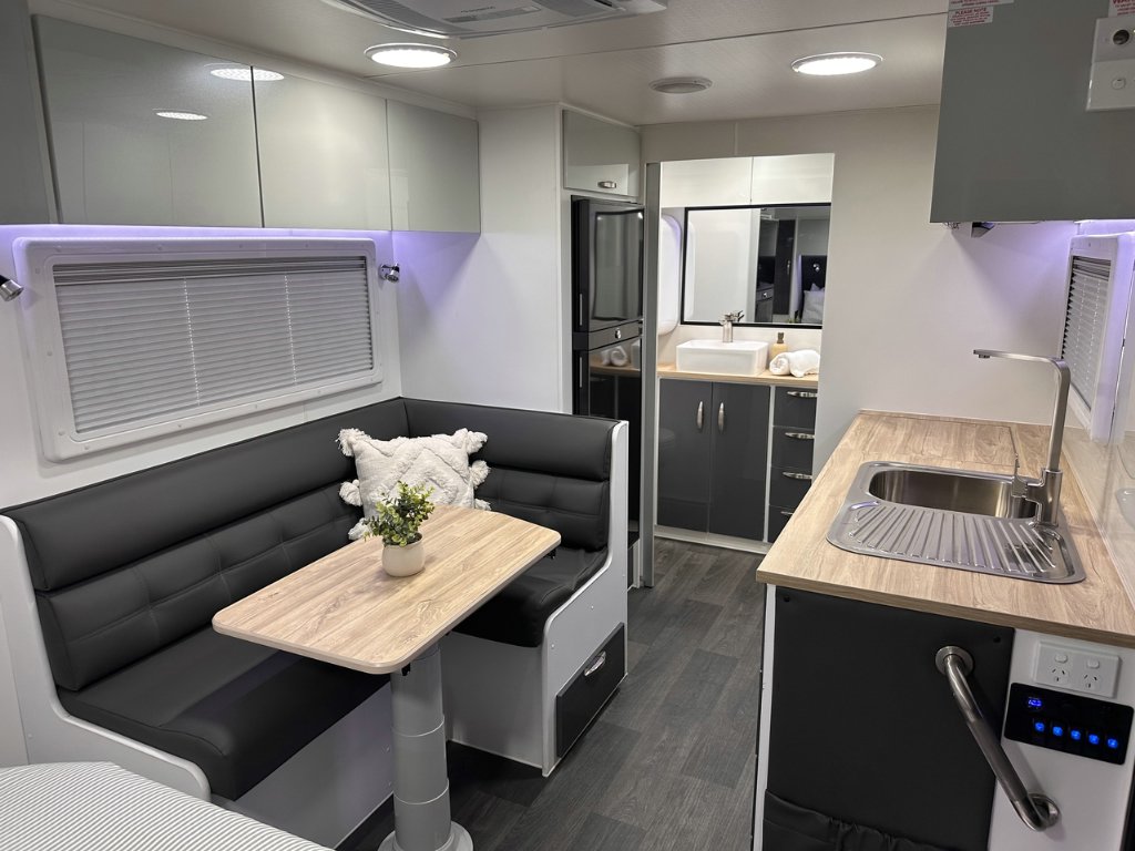 NEW 2026 SUPREME CLASSIC TOURER CARAVAN 1 AXLE