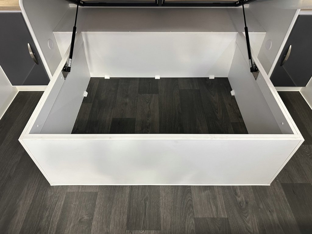 NEW 2026 SUPREME CLASSIC TOURER CARAVAN 1 AXLE