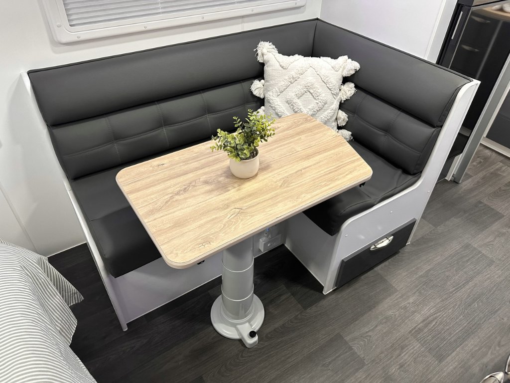 NEW 2026 SUPREME CLASSIC TOURER CARAVAN 1 AXLE