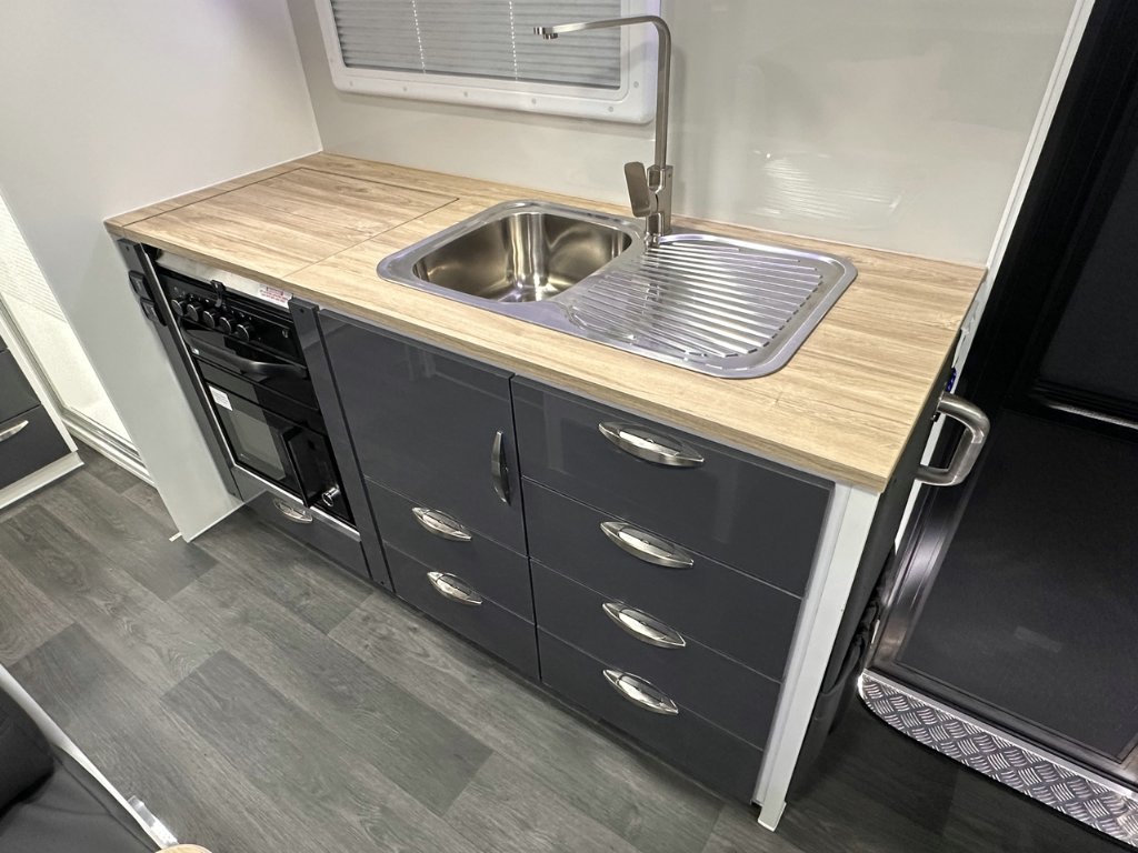 NEW 2026 SUPREME CLASSIC TOURER CARAVAN 1 AXLE