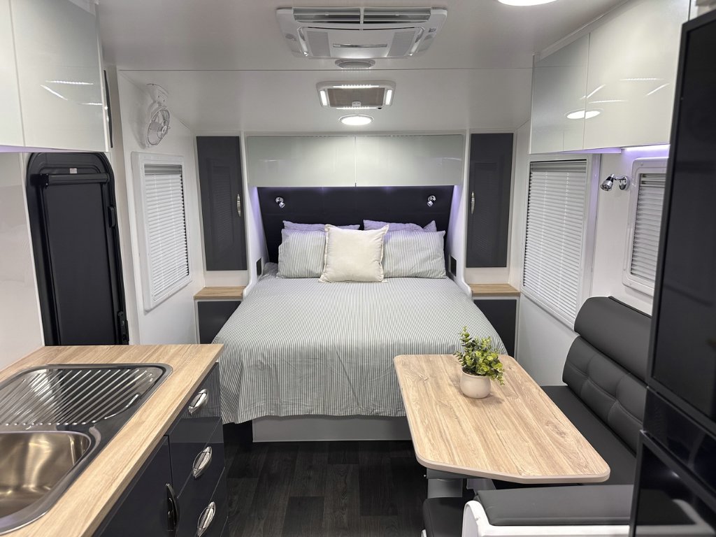 NEW 2026 SUPREME CLASSIC TOURER CARAVAN 1 AXLE