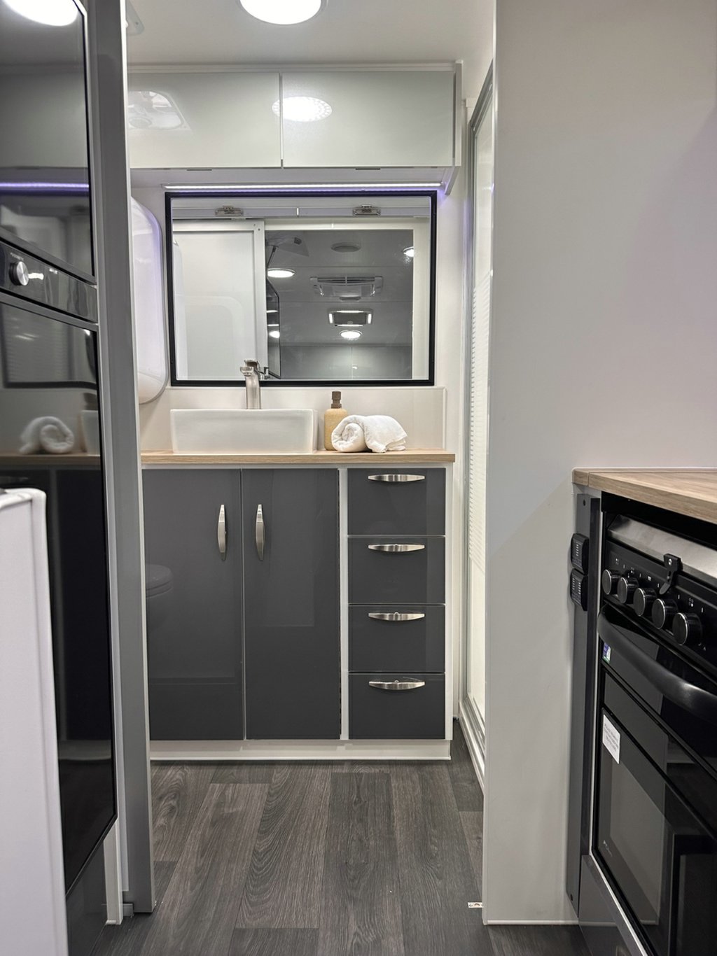 NEW 2026 SUPREME CLASSIC TOURER CARAVAN 1 AXLE