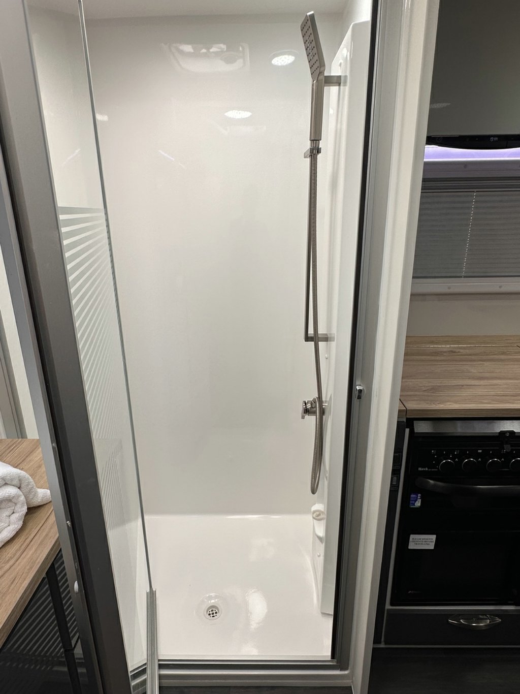 NEW 2026 SUPREME CLASSIC TOURER CARAVAN 1 AXLE