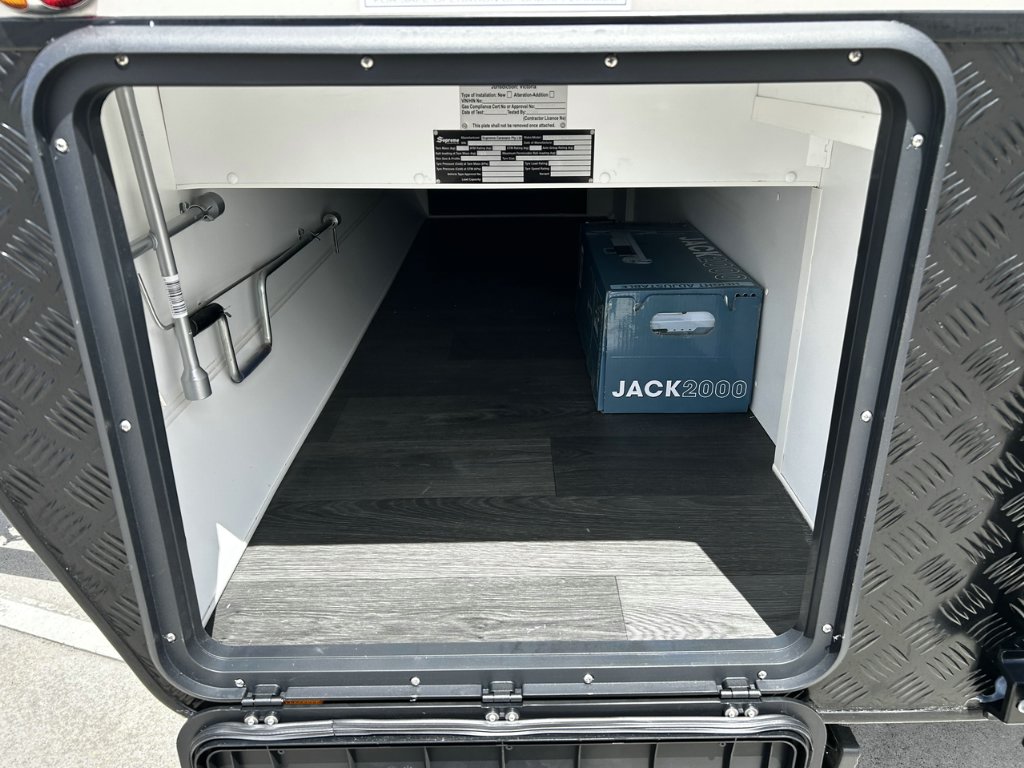 NEW 2026 SUPREME CLASSIC TOURER CARAVAN 1 AXLE